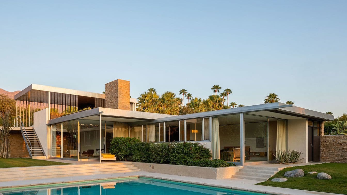 Vista panorámica de la Casa Kaufmann de Richard Neutra
