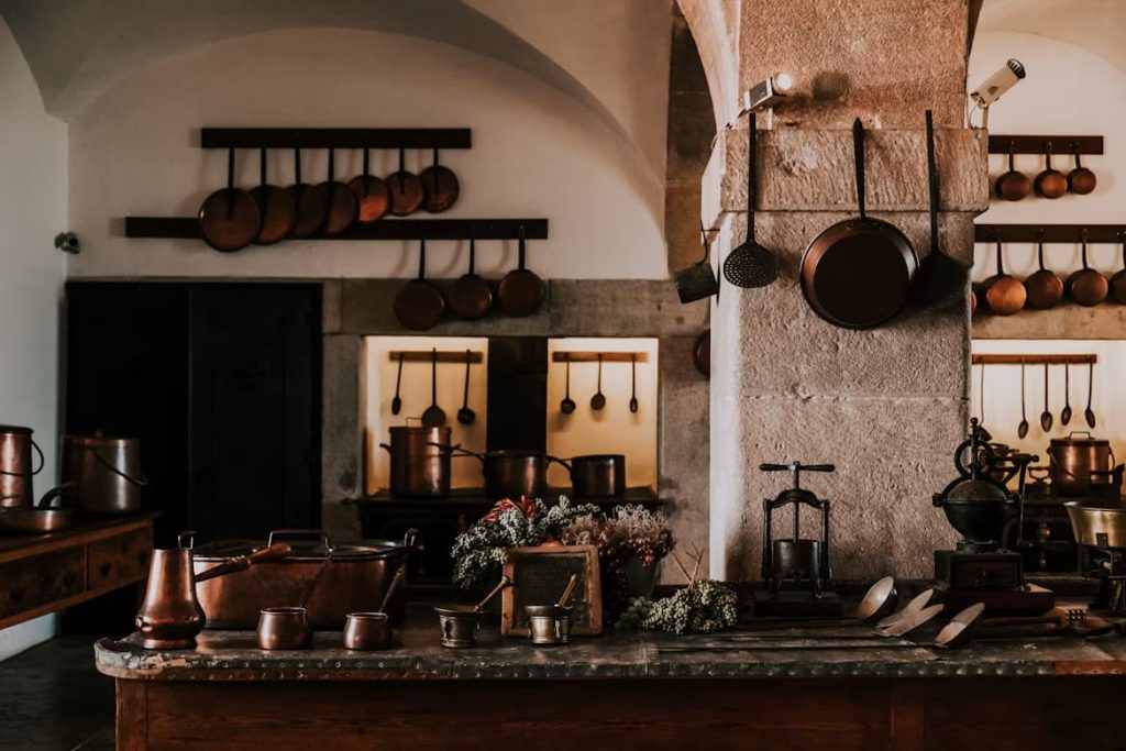 Imagen del interior de una cocina con el techo de cristal